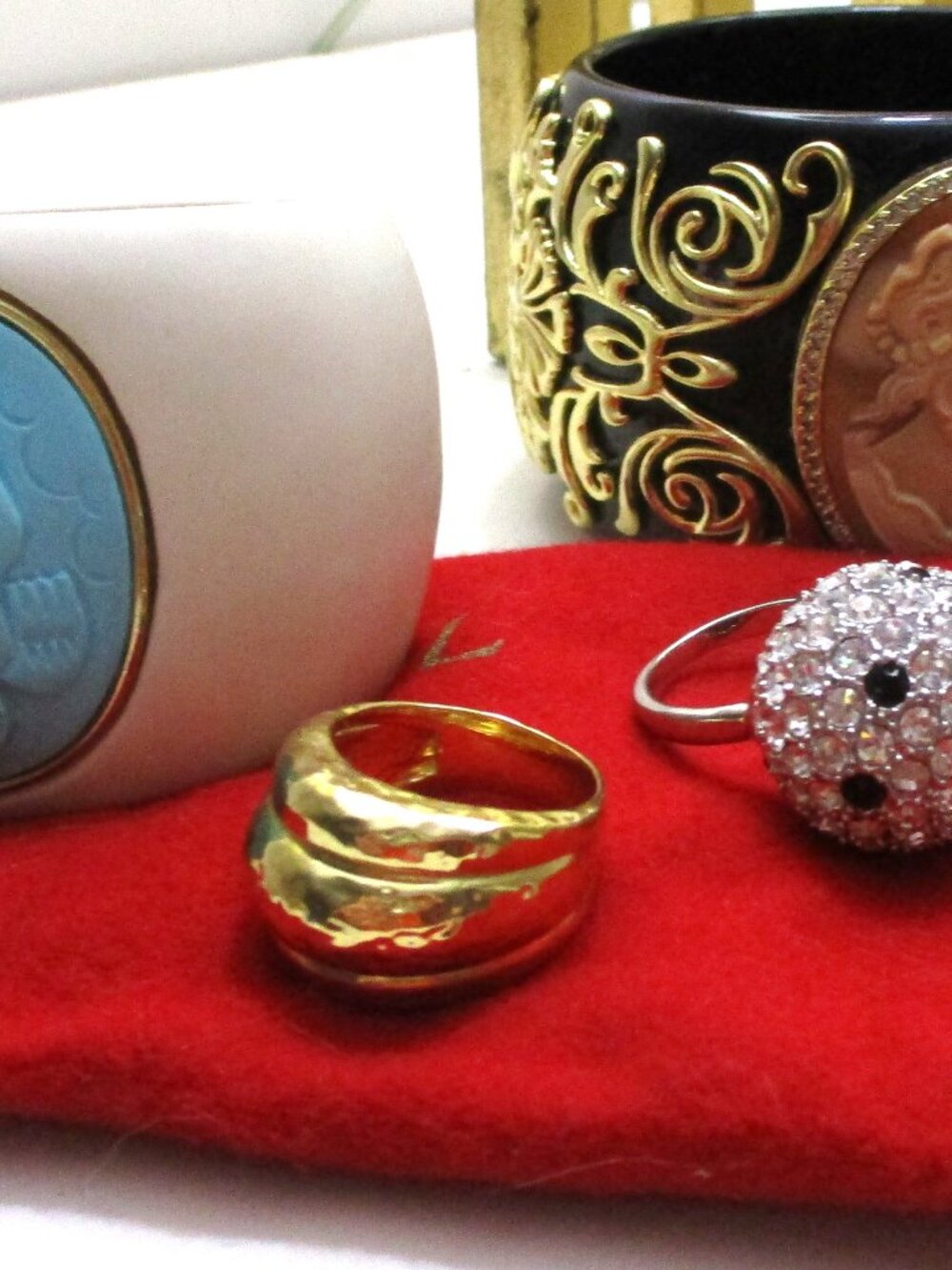 KENNETH JAY LANE, AMEDEO AND ETRUSCA JEWELRY LOT